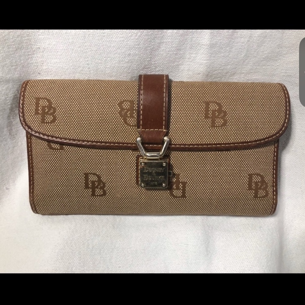 Dooney & Bourke Continental Clutch Wallet Signature Monogram Logo Print